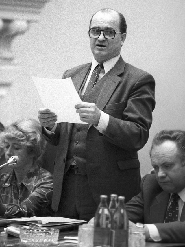 Svatopluk Potáč, člen Ústředního výboru Komunistické strany Československa (ÚV KSČ), člen výboru Státní plánovací komise, ředitel Státní banky československé, 1. května 1981. (Profimedia)