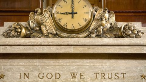 USA: Motto „Věříme v Boha“ bude ve všech veřejných školách v Louisianě