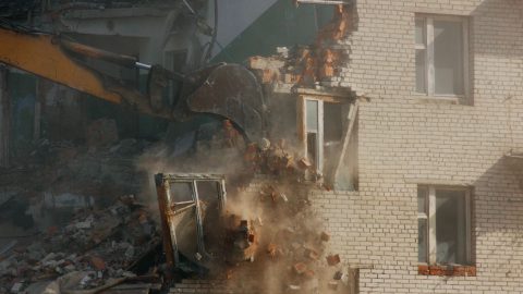 Ministerstvo nabízí dotace na demolice budov v sociálně vyloučených lokalitách