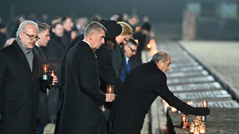 Premiér Babiš, prezident Duda a další uctili památku obětí holocaustu