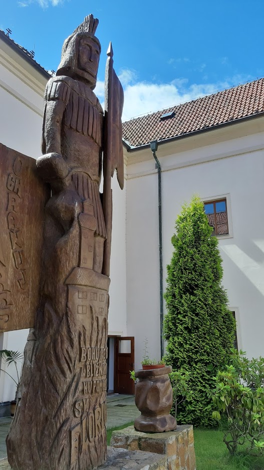 Sv. Florián na nádvoří hasičského muzea v Přibyslavi připomíná 150. výročí založení dobrovolných hasičů v Čechách. (Z. Danková / ET ČR)