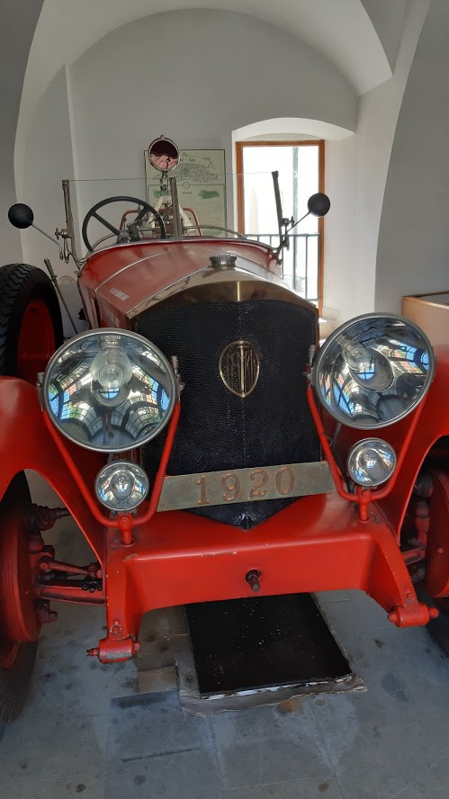 Hasičské historické vozidlo, které dosud dokáže vyvinout rychlost 100 km/hod. (Z. Danková / ET ČR)