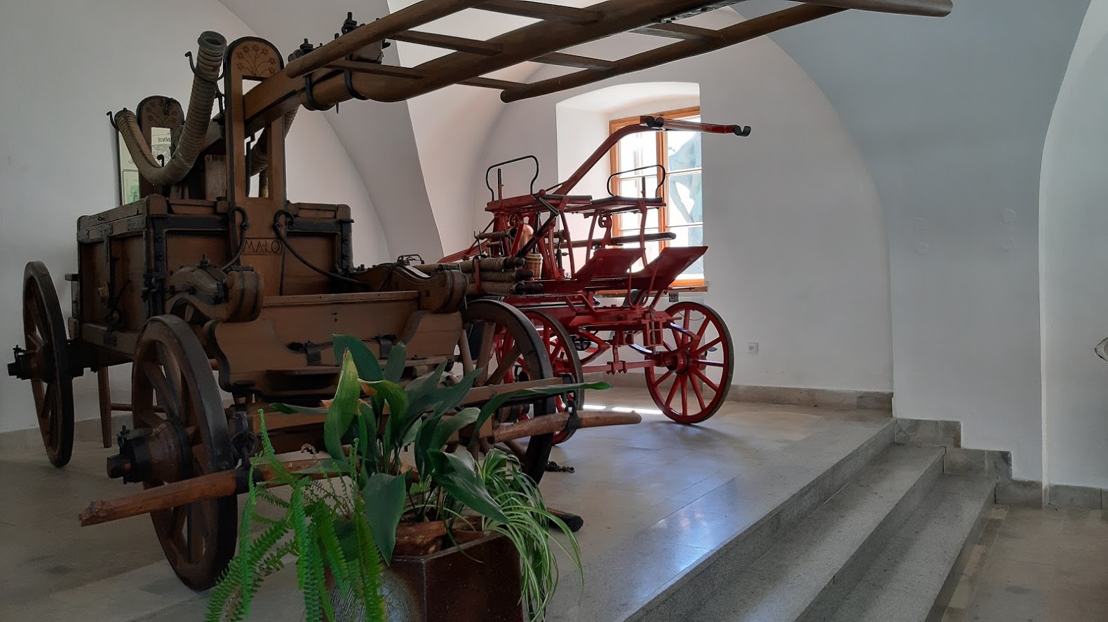 Historická stříkačka, která se zapřahala za koně. (Z. Danková / ET ČR)