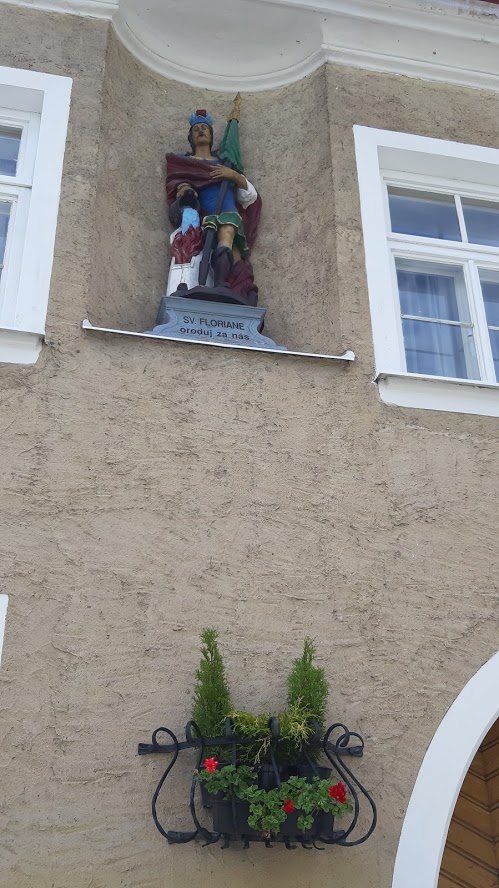 Sv. Florián na domě ve Žďáru n. Sáz. (Z. Danková / ET ČR)