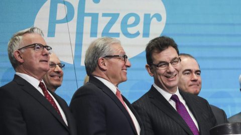 Pfizer by měl do konce října vědět, zda vyvinul efektivní vakcínu proti novému koronaviru