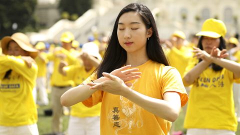 Peking spouští novou kampaň proti Falun Gongu