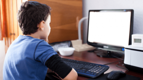 Darované PC pomůže školákům, jejichž rodiče nemají dostatek financí