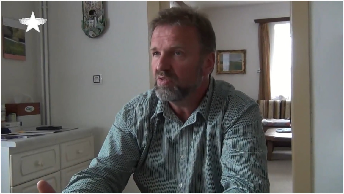 Farář Rudolf Špaček během rozhovoru s televizí Ve hvězdách. (Screenshot / YouTube)