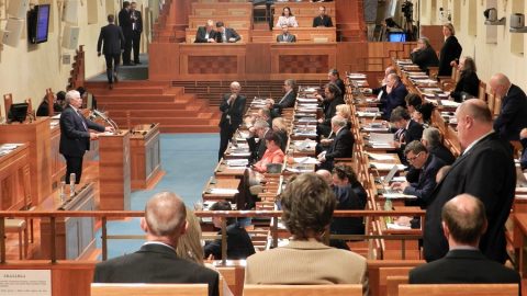 ČR: Senát dnes bude projednávat zákon o distribuci očkovací látky proti onemocnění COVID-19