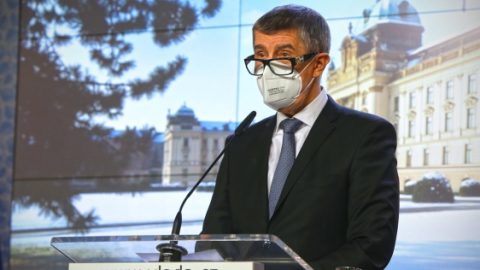 Vláda navrátí armádě polovinu škrtu z rozpočtu