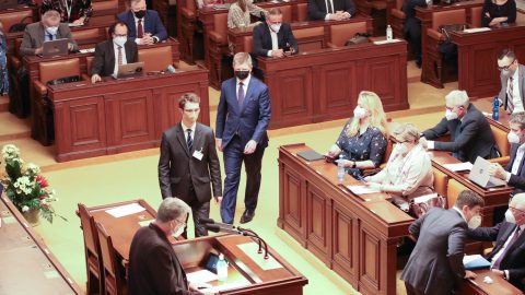 Poslanci TOP 09 navrhují, aby se povinně testovalo i ve Sněmovně