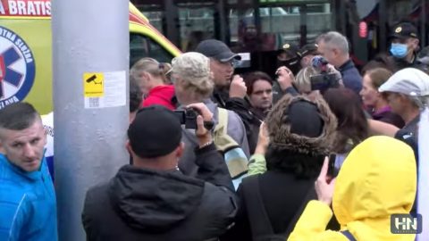 V Bratislavě se protestuje proti epidemickým opatřením (on-line přenos)