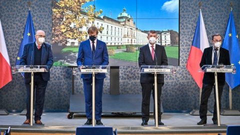 Vláda ČR: Tripartita odmítla návrh restrikcí pro neočkované zaměstnance