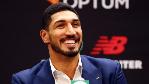 Enes Kanter „Svoboda“. Hráč NBA a aktivista si změní jméno a stane se občanem USA