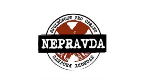 Jsou zprávy o nedobrovolném očkování a odebírání práv dezinformace?