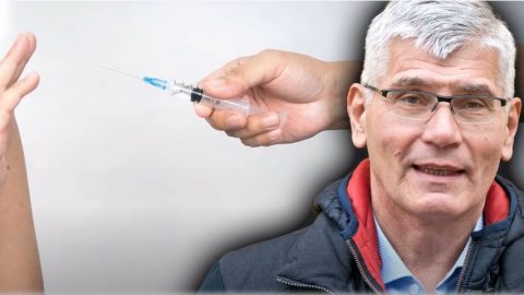 Prof. Jiří Beran: Nemůžete vytvořit kolektivní imunitu ve chvíli, kdy nemoc prodělávají i ti očkovaní