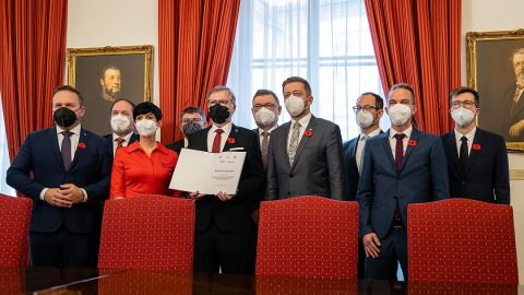 Fiala se dohodl se Zemanem na jmenování vlády na pátek, a to včetně Lipavského