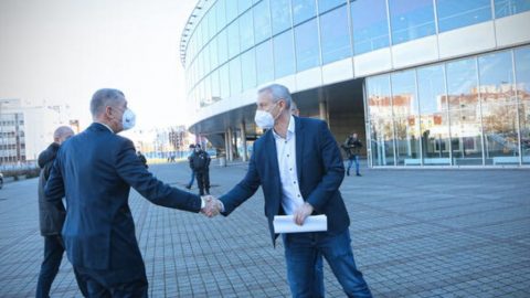 Vláda jedná o navýšení kapacit očkovacích center. Zahrnují i OD Kotvu a O2 arenu
