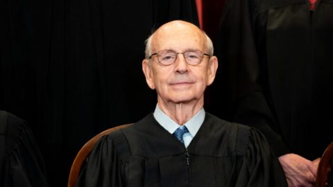 USA DNES (26. 1.): Soudce Nejvyššího soudu Breyer odejde dle Schumera do důchodu