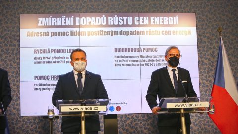 Vláda ČR schválila záměr pomoci domácnostem a firmám postiženým nárůstem cen energií, revokovala usnesení o navýšení platů