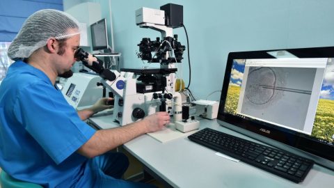 Čeští vědci a jejich nadace nabízejí pomoc generaci mladých vědců z Ukrajiny