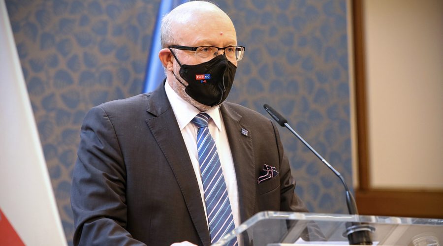 O opatřeních proti koronaviru promluvil vicepremiér a ministr zdravotnictví V. Válek, 23. února 2022. (Vlada.cz)