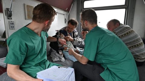 Ruská armáda zničila a poškodila téměř 400 nemocnic a zdravotnických středisek, uvedl Zelenskyj