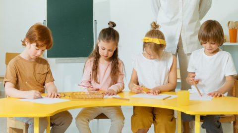 Patří politika na základní školy?