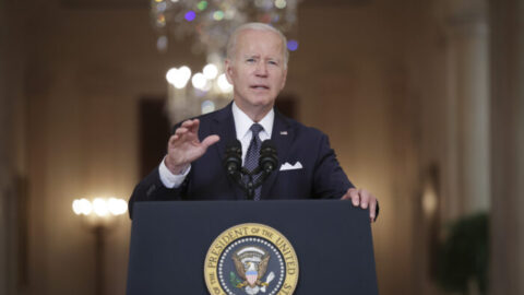 USA DNES (30. 6.): Biden volá po zrušení filibusteru; kabinet nakoupil vakcíny Pfizeru za 3,2 mld $