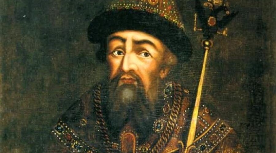 Ivan IV. Vasiljevič (1530–1584), car Ivan Hrozný (přídomek „Hrozný“ v ruštině znamená nejen krutý, ale také impozantní nebo úžasný), byl od roku 1533 moskevský velkokníže a od roku 1547 první ruský car. Je považován za jednoho z nejschopnějších a nejvzdělanějších ruských panovníků, nicméně více je známa jeho paranoidní povaha a krutost vůči skutečným i domnělým nepřátelům. (volné dílo)