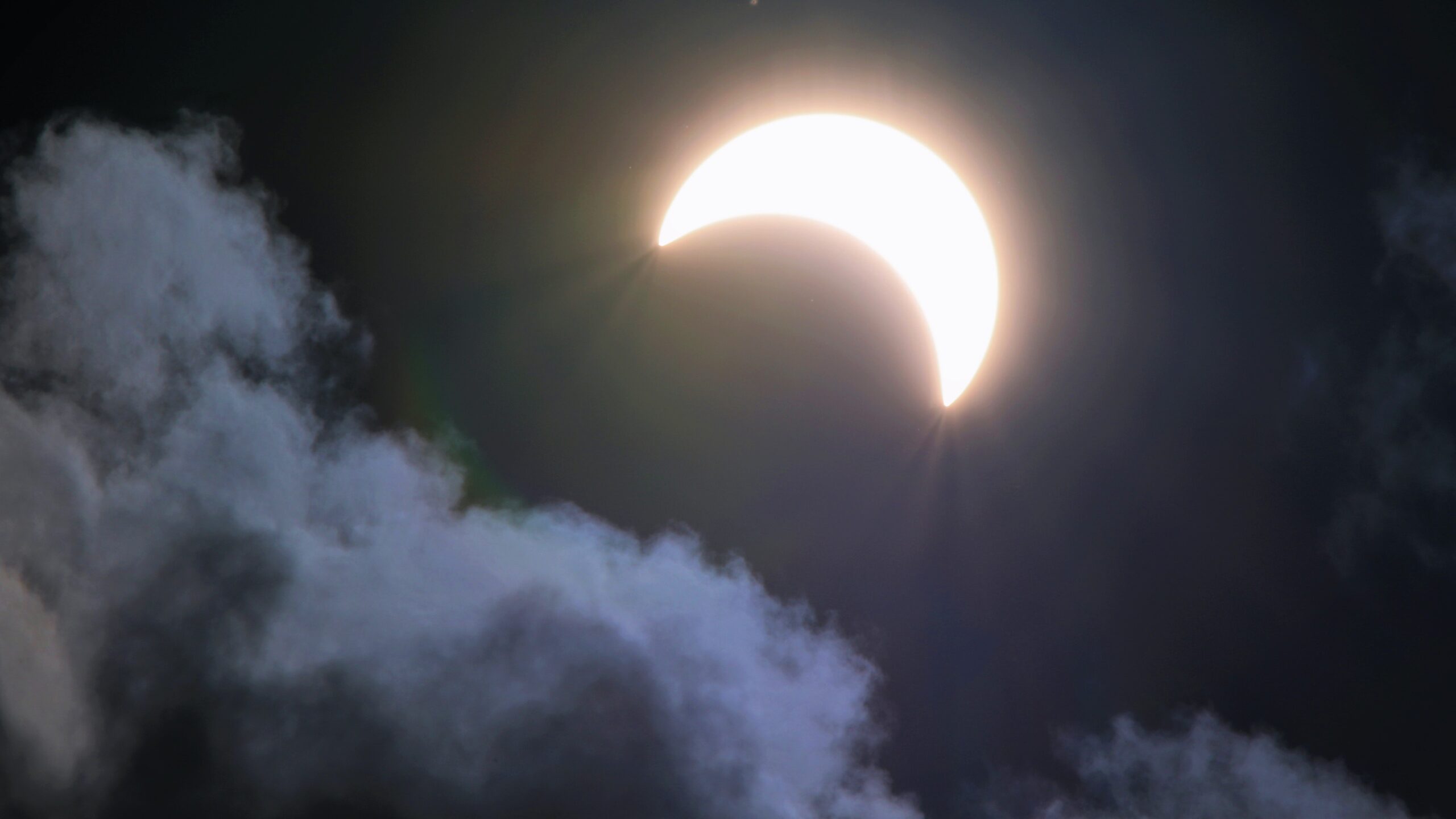 Za svitu měsíce. (Just Another Photography Dude | Pexels)