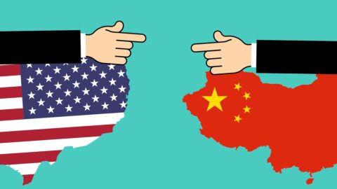 Čínští komunisté: „Ameriku sice nemůžeme porazit, ale můžeme si ji koupit“