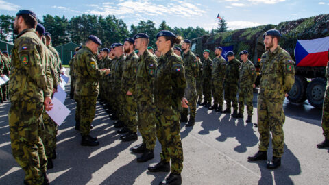 Senát schválil mandát pro zahraniční mise české armády