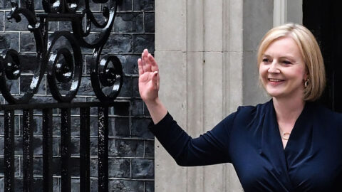 Velká Británie: Liz Trussová vítězí v souboji o post lídra Konzervativní strany