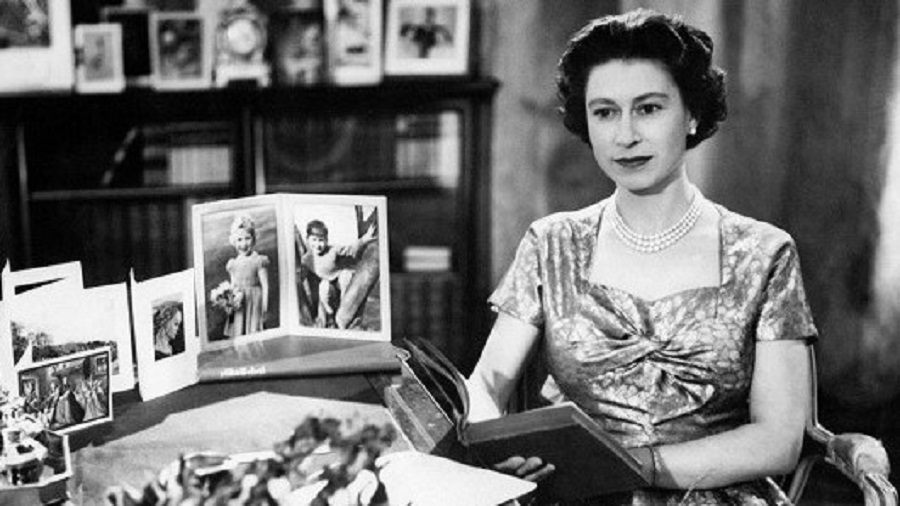 Královna Alžběta II., celým jménem Elizabeth Alexandra Mary Windsorová.