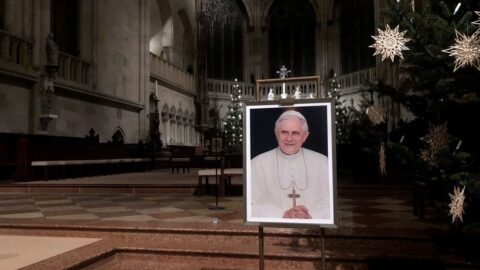 Bývalý papež Benedikt XVI. se dožil 95 let. Zemřel ve vatikánském klášteře