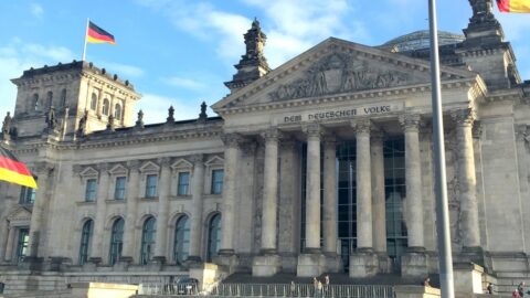 Německo: Mezi zatčenými je i bývalá soudkyně, která měla přístup do Spolkového sněmu. Poslanci chtějí zpřísnit pravidla