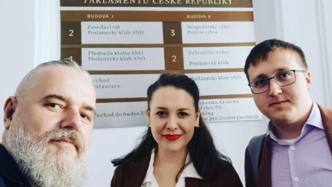 Veřejné slyšení o „omezování svobody slova na sociálních sítích“ proběhne ve Sněmovně příští týden