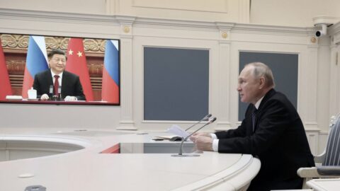 Putin a čínský vůdce jednají během rostoucí krize