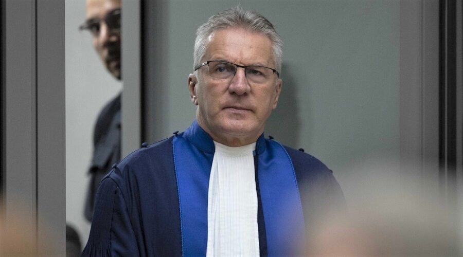 Soudce JUDr. Robert Fremr v soudní síni Mezinárodního trestního soudu v Haagu před vynesením rozsudku nad Boscem Ntagandou, obviněným ze spáchání válečných zločinů a zločinů proti lidskosti v letech 2002 a 2003. Holandsko, 7. listopadu 2019. (Profimedia)