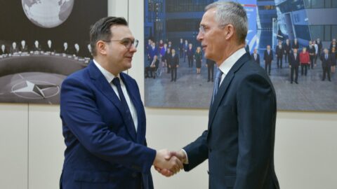 Lipavský jednal v Bruselu s generálním tajemníkem NATO. Kolik dá Česko „na obranu“?