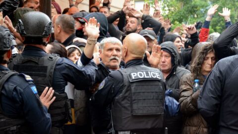 Eskalace v Kosovu: Etničtí Srbové se pokusili proniknout do vládních budov