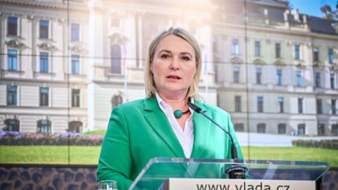 Stát může vyvlastnit soukromé pozemky pro vojenské objekty, senát schválil novelu