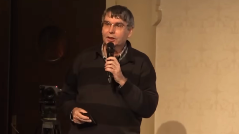 Proč dochází k nežádoucím účinkům a jak se mRNA dostává do buněk, vysvětluje profesor Vojtěch Thon