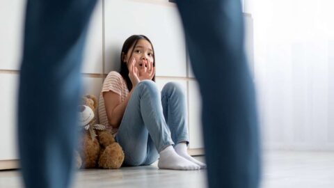 Doživotní zákaz práce s dětmi pro sexuální násilníky. Politici se shodli na zpřísnění evidence