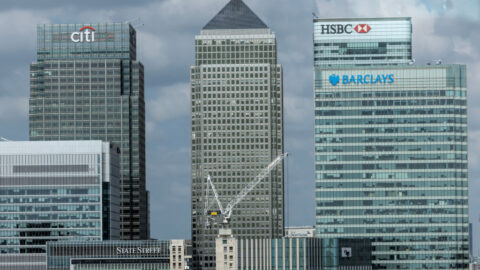 Británie: Banky odmítají služby „politicky nekorektním“ klientům. Zasaženi jsou politici, neziskovky i celá odvětví