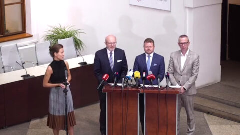 Opozice na mimořádné schůzi některé návrhy podpoří, Havlíček kritizoval „socialistické manýry“ vlády k „odrbání minoritních akcionářů“ ČEZu