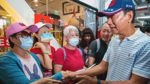 Zakladatel Foxconnu oznámil, že kandiduje na prezidenta Tchaj-wanu 