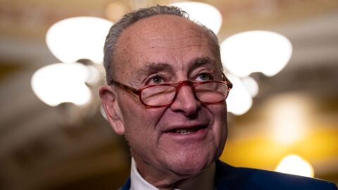 USA DNES (9. 10.): Schumer vyčetl Si Ťin-pchingovi malou podporu Izraele; Kennedy je už nezávislý