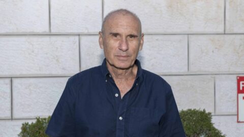Generálmajor Gershon Hacohen: Každý občan, který splňuje základní podmínky, musí mít možnost nosit zbraň